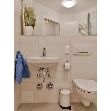 Casa vacanze Roland In Comfortable Holiday Sellin (Rugen)