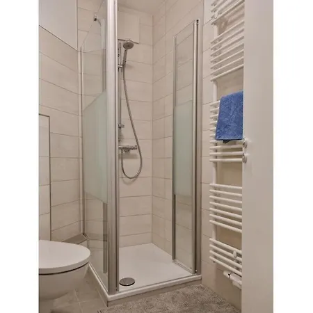 Roland In Comfortable Holiday Holiday home Sellin (Rugen)